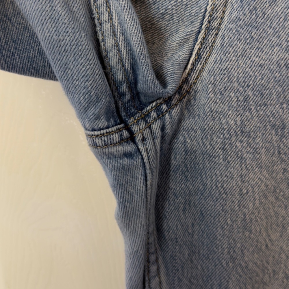 Old Navy Sky Hi Wide-Leg Cargo Denim Jeans Size 16 Light Wash Pockets Utility - Picture 6 of 15
